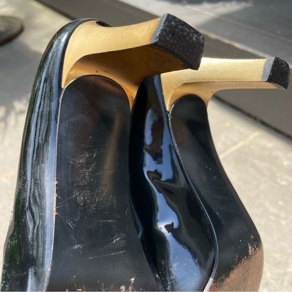 [9] Vintage Stuart Weitzman Classic Black Patent Leather & Gold Pumps Women’s - Picture 7 of 11